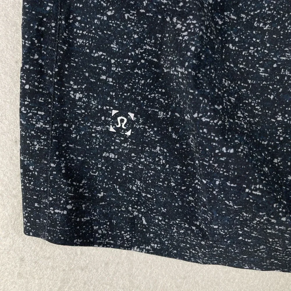 Lululemon T.H.E. Shorts Men's Large Black Speckled Mid-Rise Pockets Pull On Gym